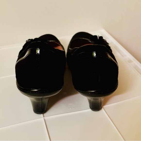 Sofft Brand black suede leather flower pumps kitten heels shoes - Picture 5 of 9